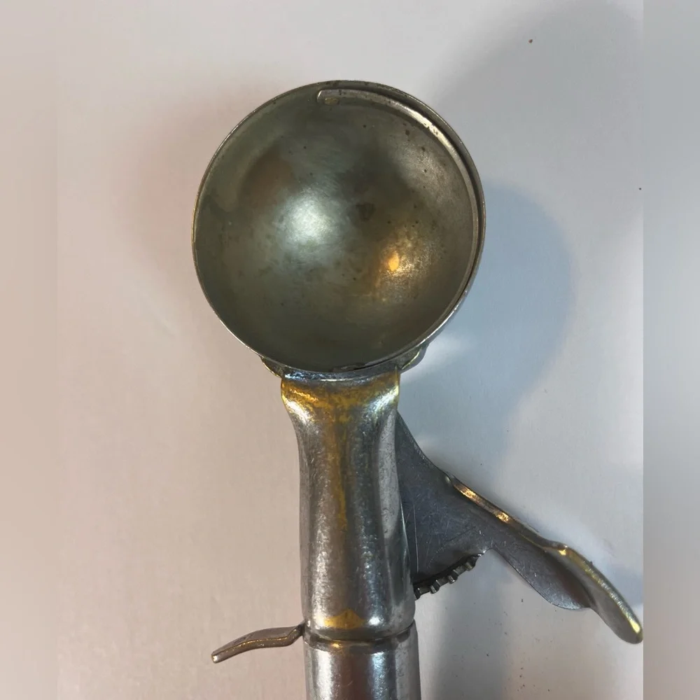Vintage Ice cream scoop, Myers Deluxe Disher, ca. 1933 Made In USA